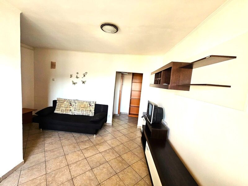 Titan, Aleea Fizicienilor, 5 minute metrou, bloc din 1982