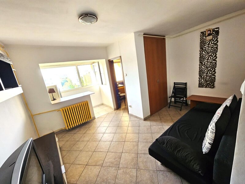 Titan, Aleea Fizicienilor, 5 minute metrou, bloc din 1982